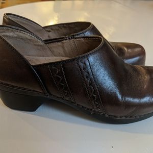 Size 6 Euro 36 brown Dansko clogs
